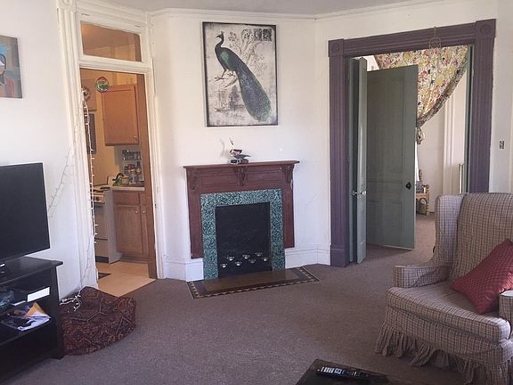 Living Room (Non-functioning Fireplace)