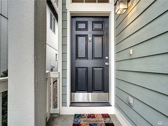 3rd image of 16107 Camden Dr E