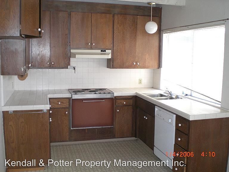 2nd image of 905 Sumner St