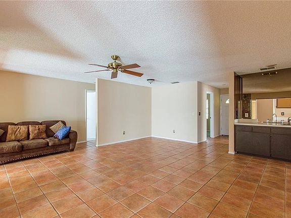 4th image of 1021 Breeze Dr