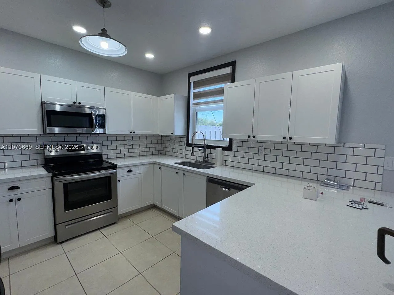 4 bed, 3.5 bath, 1762 sqft, $2,850 — Photo 3