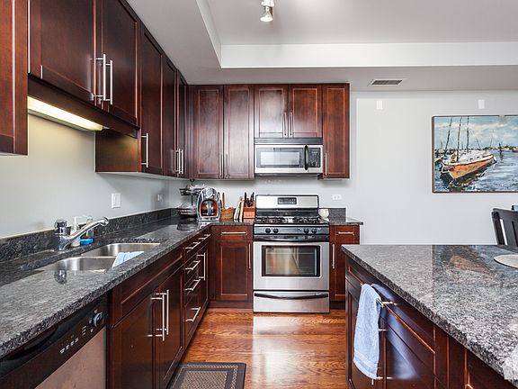 5th image of 744 W Fullerton Ave APT 302