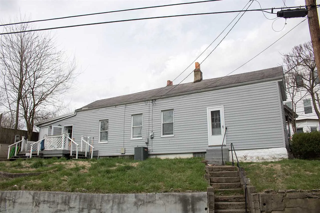 406 Linden Ave photo 1