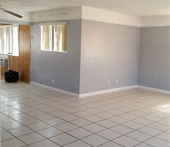 713 W Monroe Ave — Photo 2
