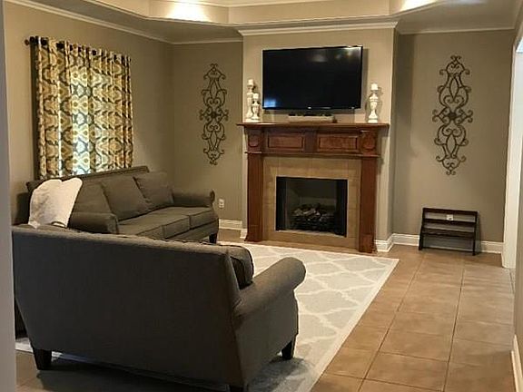 3rd image of 111 Port Royal Way