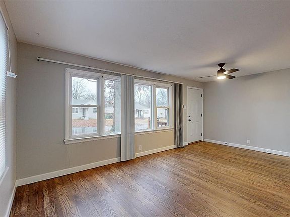 4th image of 1915 Bainbridge Dr