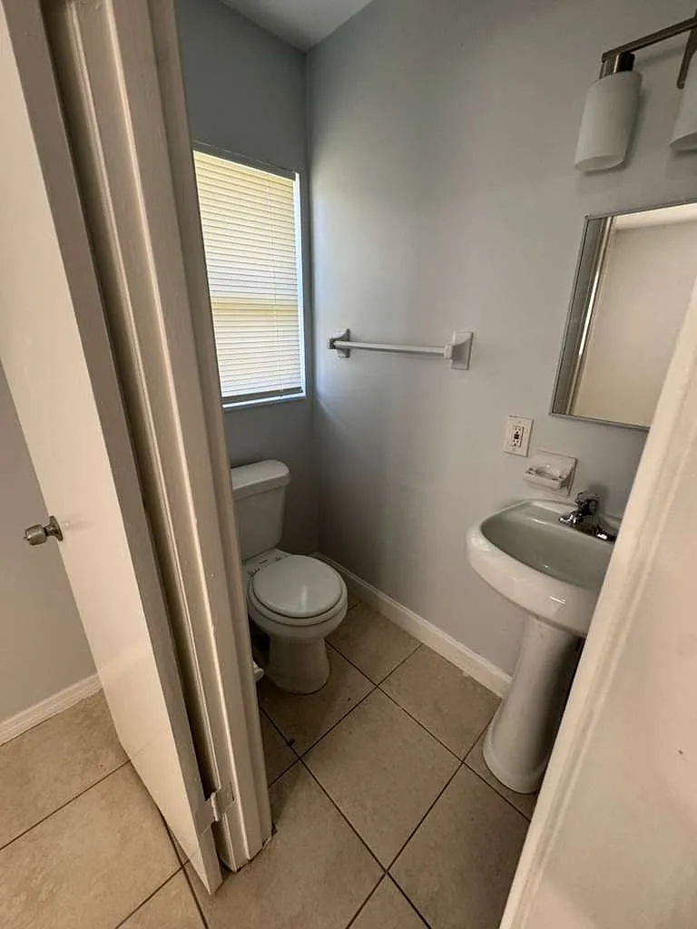 3 bed, 946 sqft, $2,100 — Photo 3