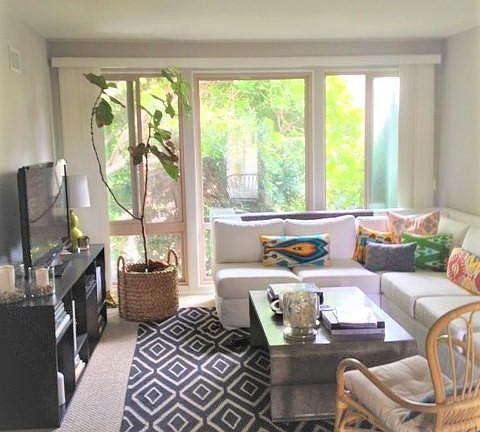 3rd image of 605 S Barrington Ave APT 40