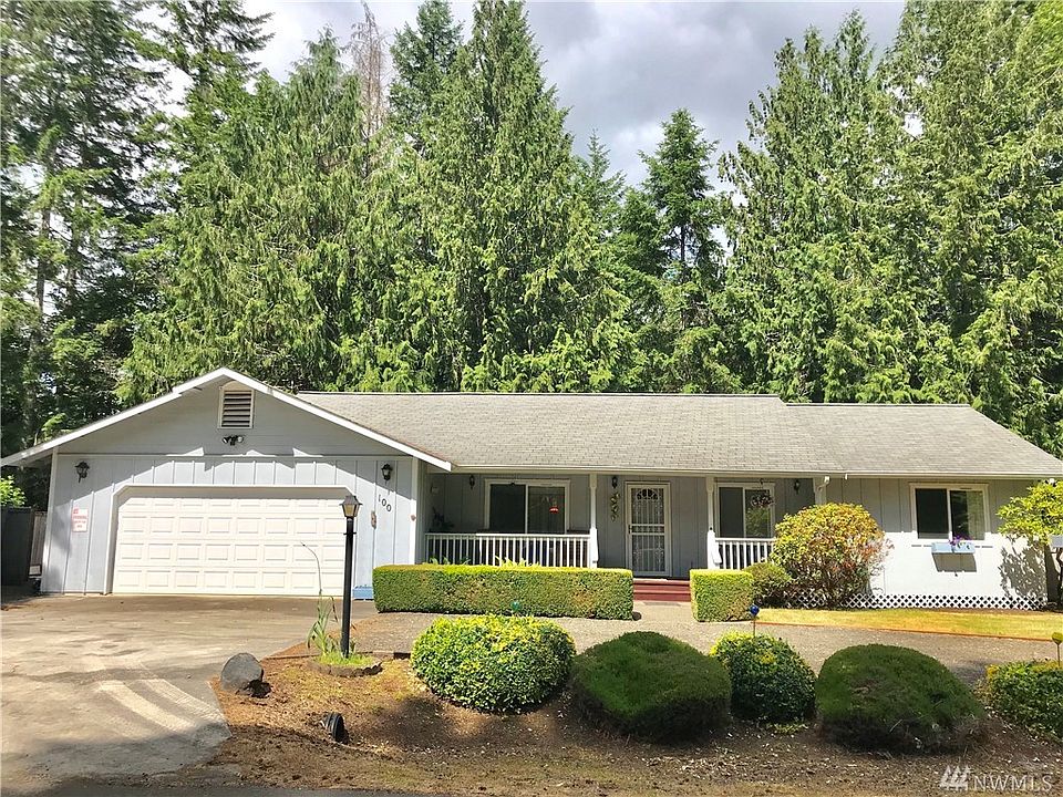 Beautiful home with great curb appeal! RV parking, circular driveway, fenced and room for your boat too!