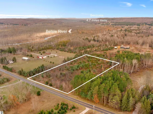 0 Banktson Rd, Frankfort, MI 49635