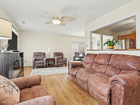 2nd image of 16180 Apple Ln APT 3