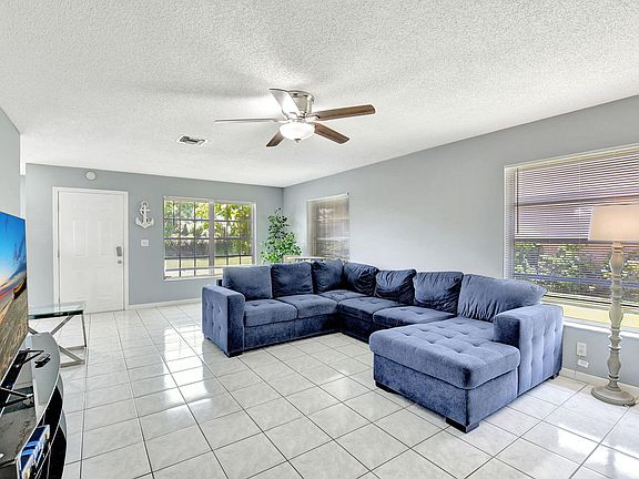 3rd image of 514 SE 5th Circle #514