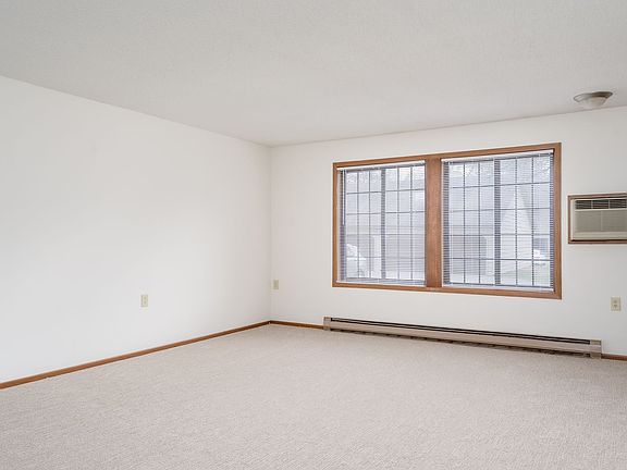 4th image of 2479 Woodcrest Dr #2476