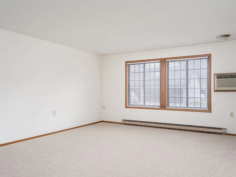 Woodcrest Townhomes — Photo 13