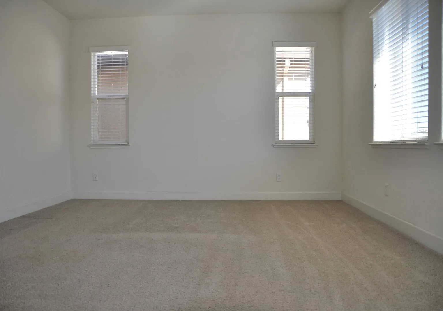 Beautiful North Natomas 3 bed 2 bath plus large LOFT! — Photo 4