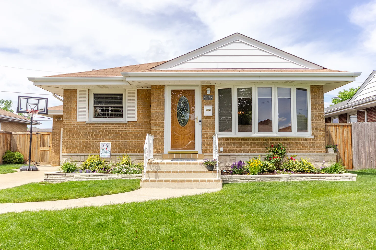 8478 W Sunnyside Ave photo 1