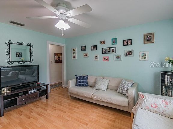3rd image of 112 W Crest Ave