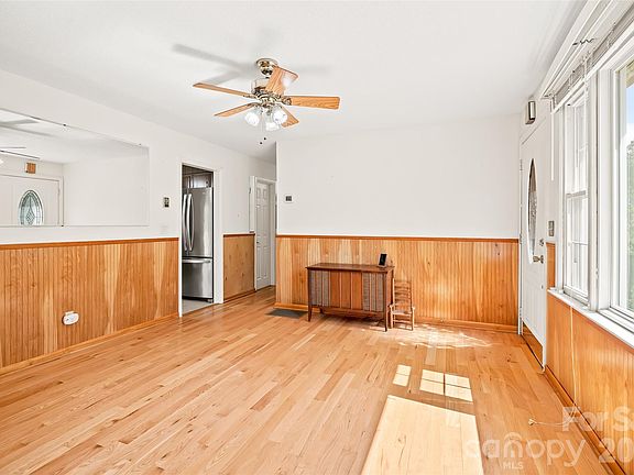 4th image of 54 Terrace Dr