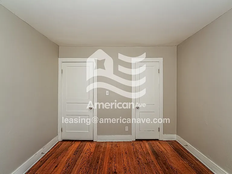 1003555_011_bedroom_11.jpg
