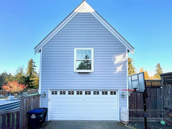 2nd image of 2025 Belfair Ave NE