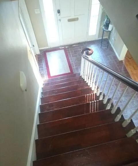 Rolling Hill Dr — Photo 1