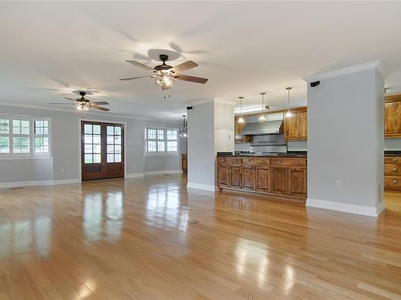 5th image of 1844 Oleander St