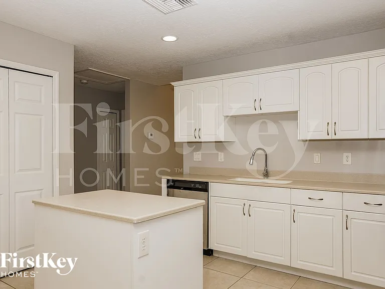 1136 Delmar Ter NE — Photo 8