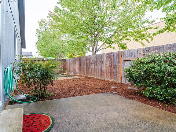 5th image of 808 SE 74th Ave