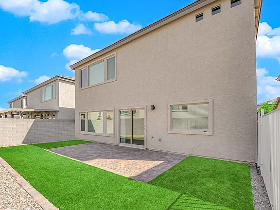 4th image of 678 Great River Ave