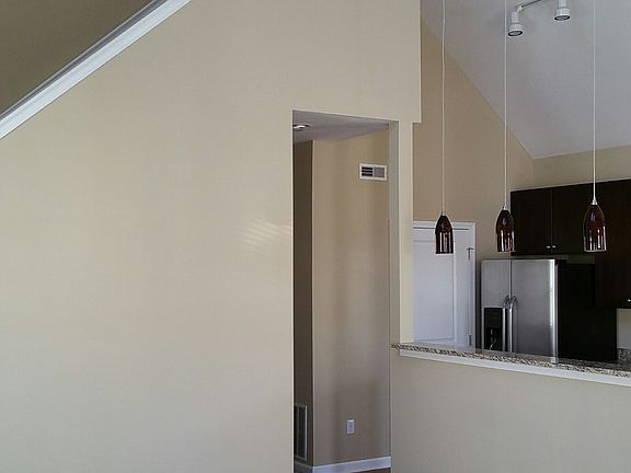 3rd image of 1432 1/2 Chesapeake Ave