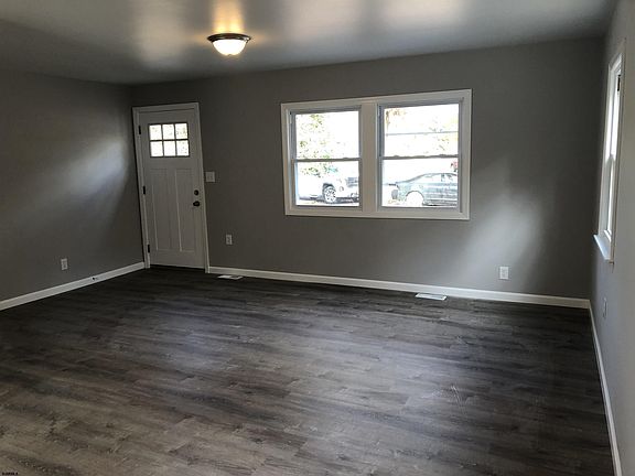 2nd image of 121 Bellwyn Ave