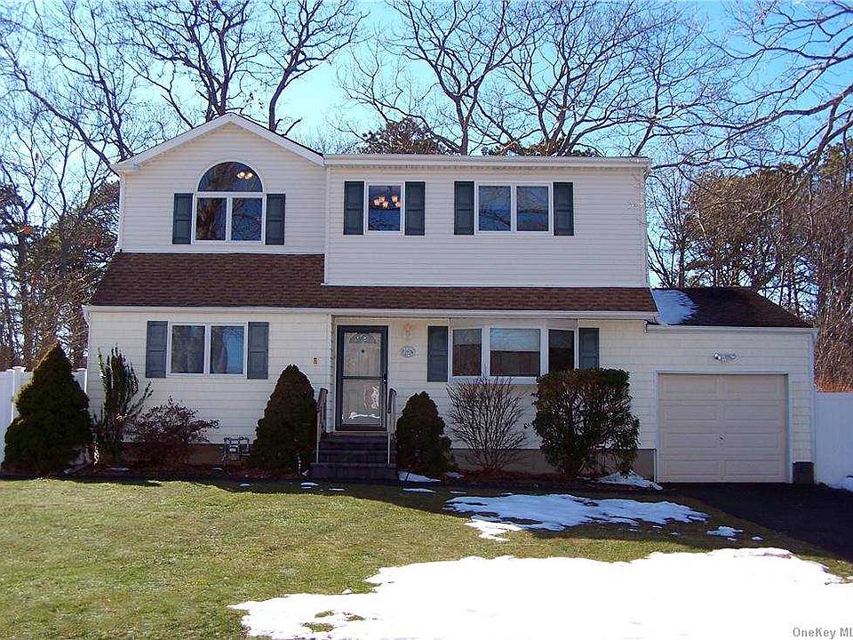 1st image of 452 Bohemia Pkwy