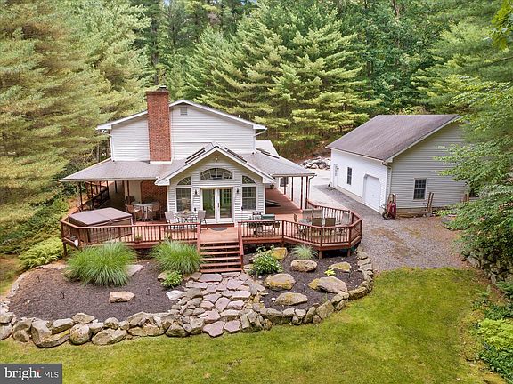 3rd image of 852 Hunters Rd