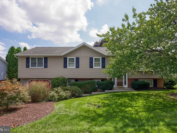 434 Surrey Dr, Lancaster, PA 17601
