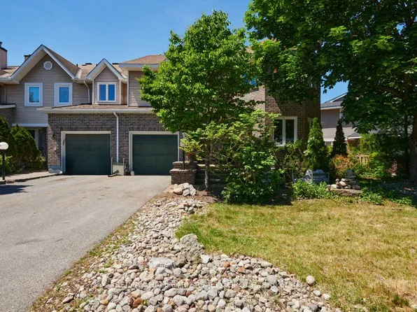 22 Terrace Dr, Ottawa, ON K2H 9N2