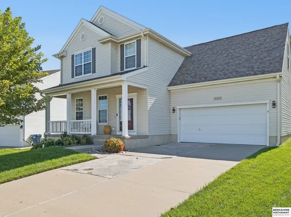 16517 Loop St, Omaha, NE 68136