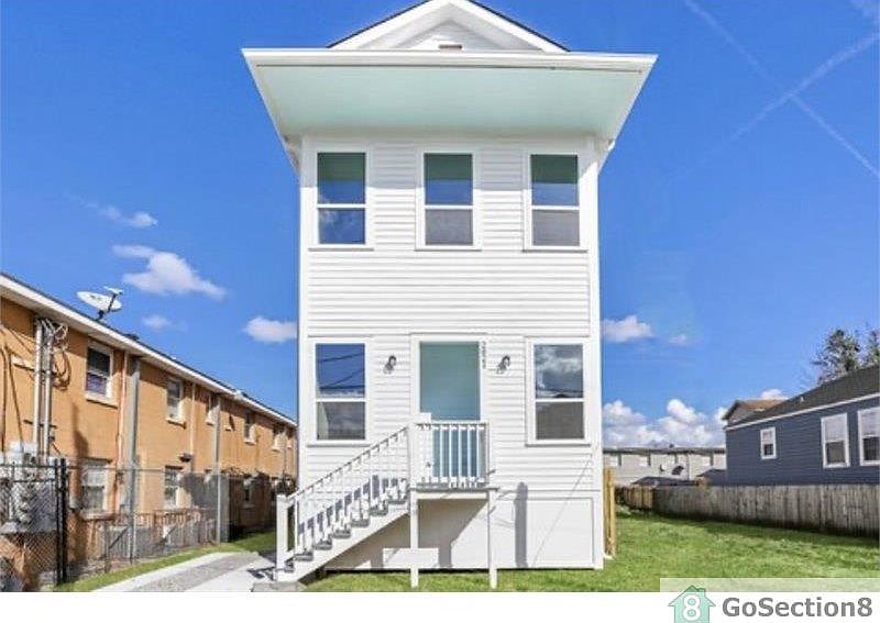1st image of 2821 Amelia St