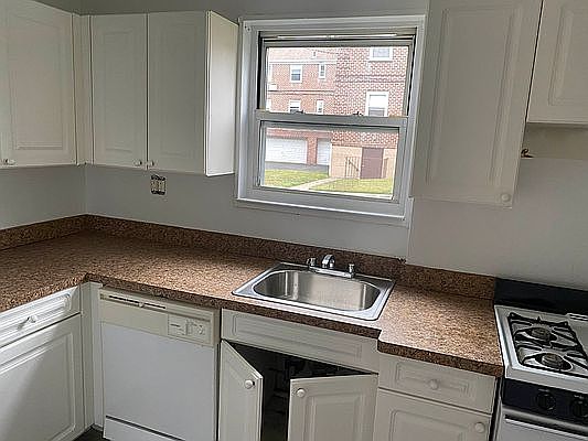 5th image of 64-23 Cloverdale Blvd #B2