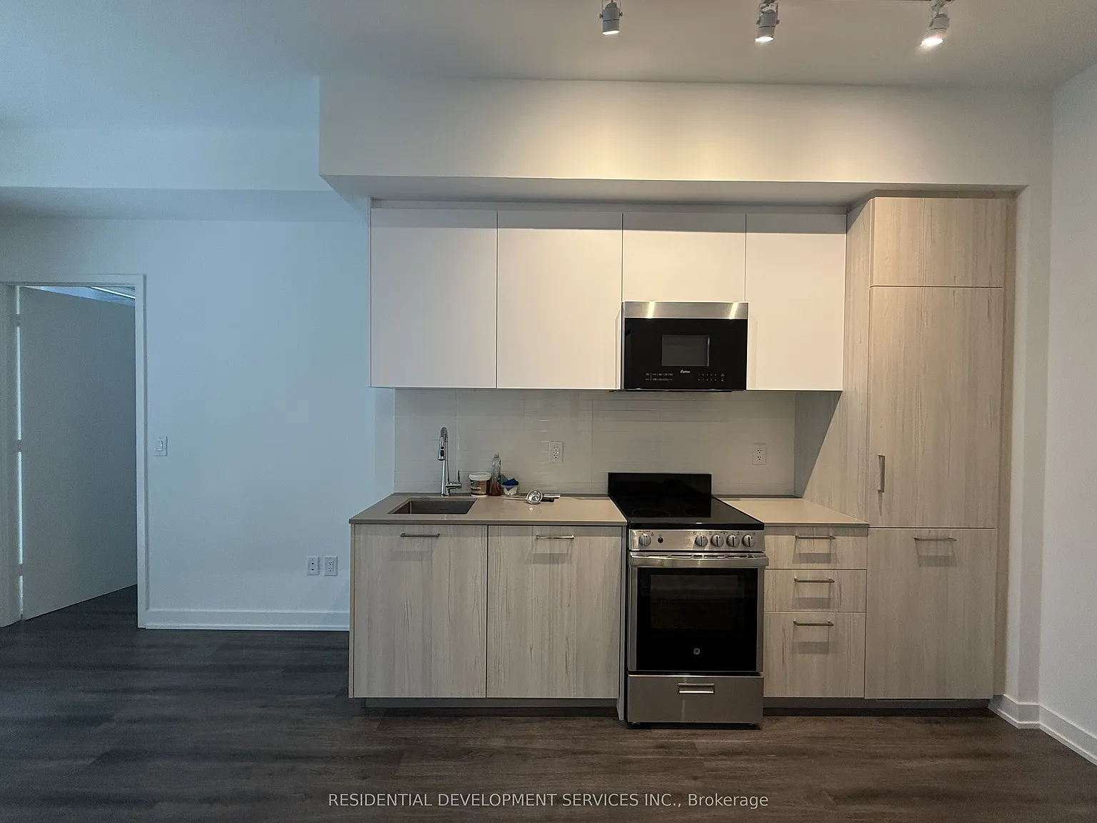 Ivy Condos — Photo 3