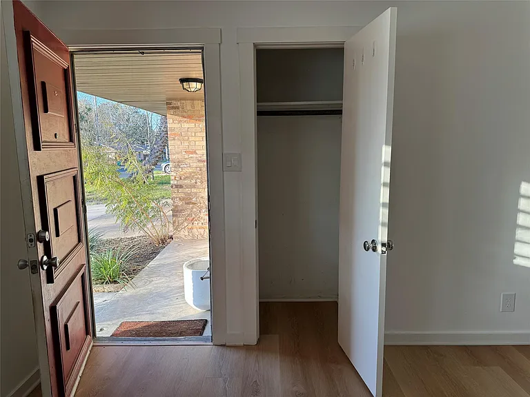 6601 Columbia Dr — Photo 3