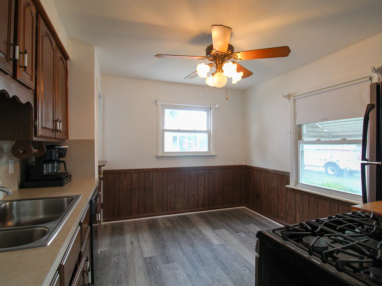 3 bed, 960 sqft, $1,900 — Photo 4