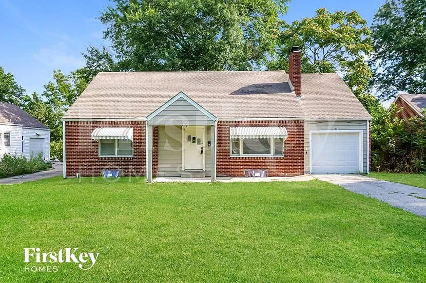 4 bed, 2.0 bath, 1616 sqft, $1,920 — Photo 1