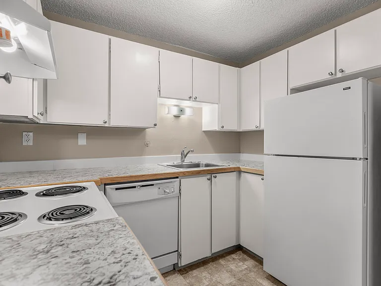 Riviera Apartments Northgate — Photo 12