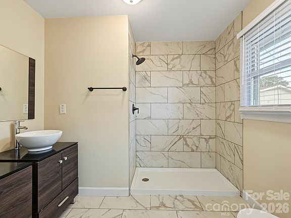 5th image of 512 Villa St