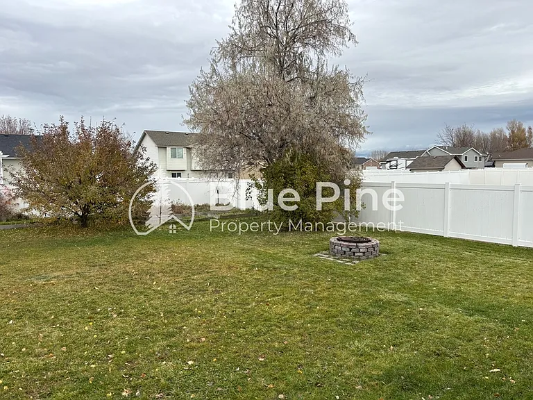 3863 Ridgeview Cir — Photo 26