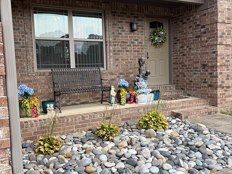 12 Jaguar Dr — Photo 3
