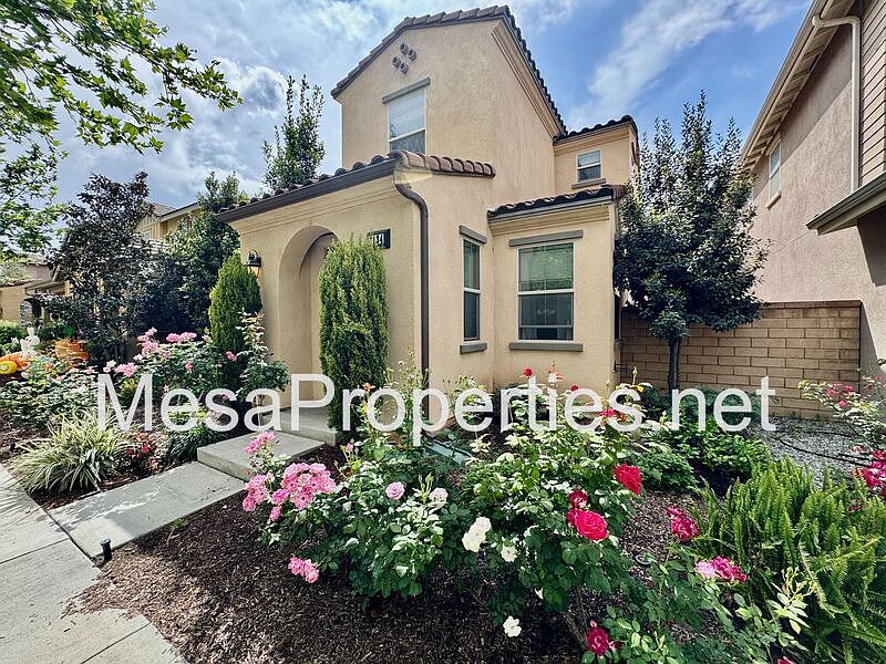 1st image of 3134 E La Avenida Dr