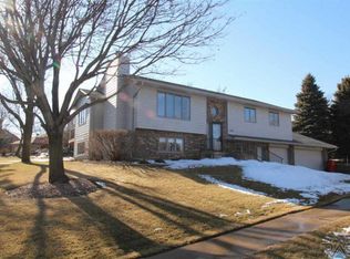 1119 E Plum Creek Rd, Sioux Falls, SD 57105