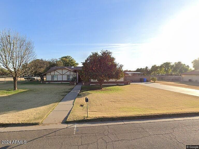 2nd image of 2623 E Vaughn Avenue