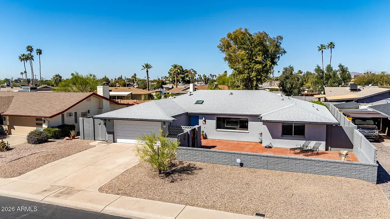 5 bed, 2190 sqft, $3,700 — Photo 3